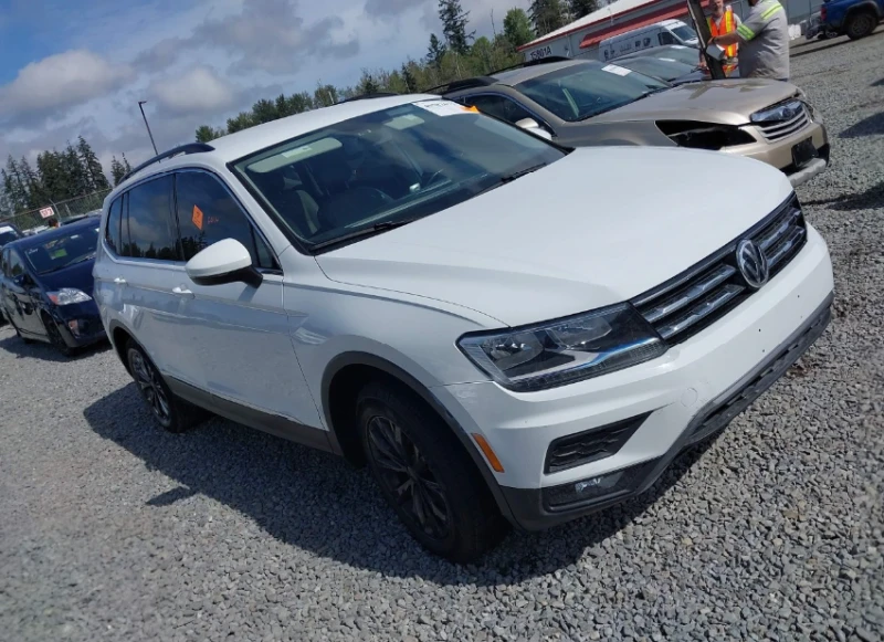 VW Tiguan SEL 2.0 4X4* , снимка 3 - Автомобили и джипове - 48025237