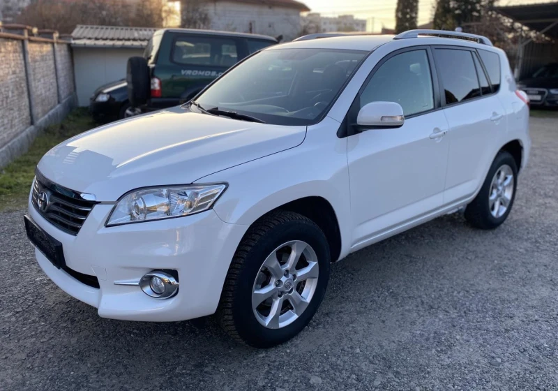 Toyota Rav4 Luxury* KeylessGo* Navi* Italy* , снимка 1 - Автомобили и джипове - 48087742