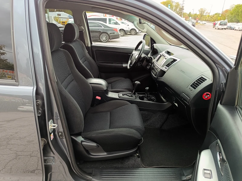 Toyota Hilux 3.0 D4D* 4X4* БАВНИ* БЛОКАЖ* АВТОМАТИК* ИТАЛИЯ* , снимка 10 - Автомобили и джипове - 52014504