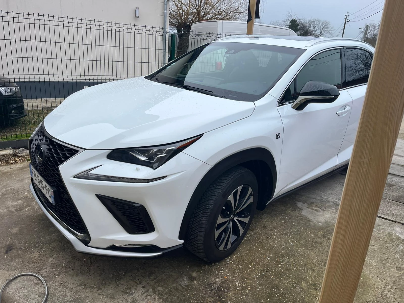 Lexus NX NX300H FSPORT - изображение 3