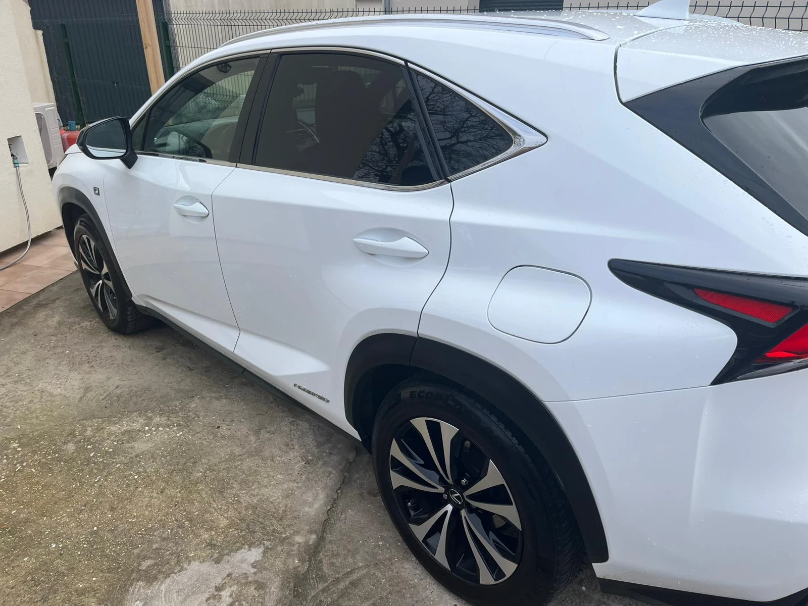 Lexus NX NX300H FSPORT - изображение 2