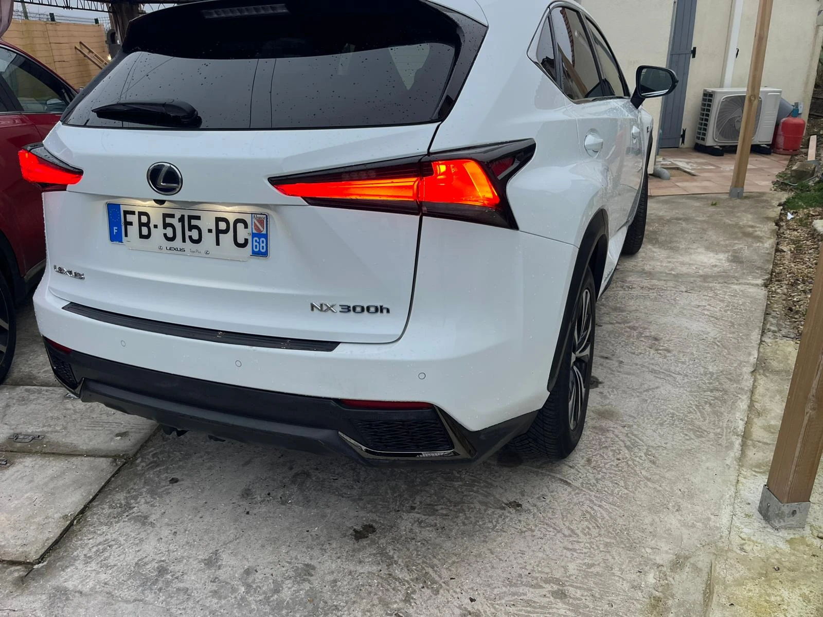 Lexus NX NX300H FSPORT - изображение 8