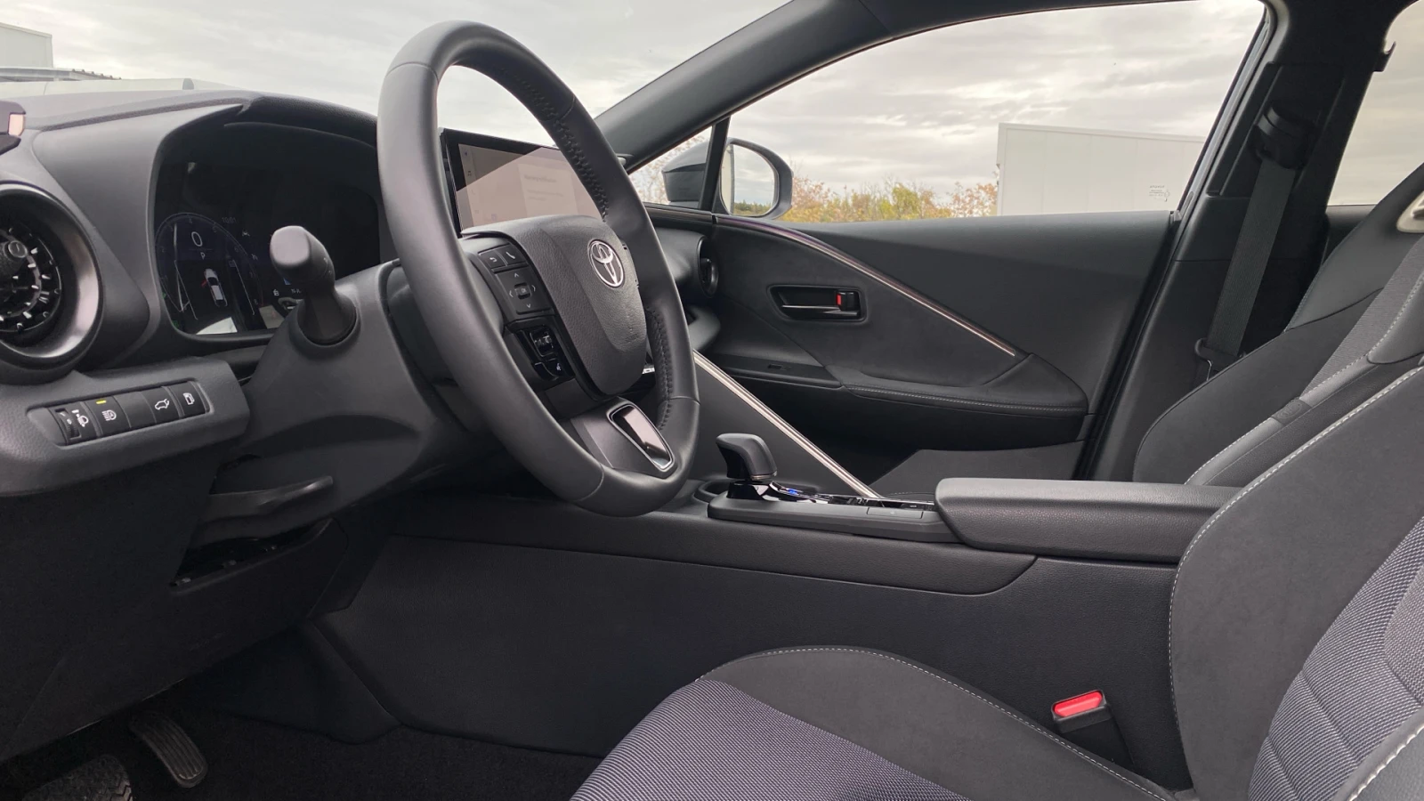 Toyota C-HR 2.0 HEV AWD CLASSY - изображение 10