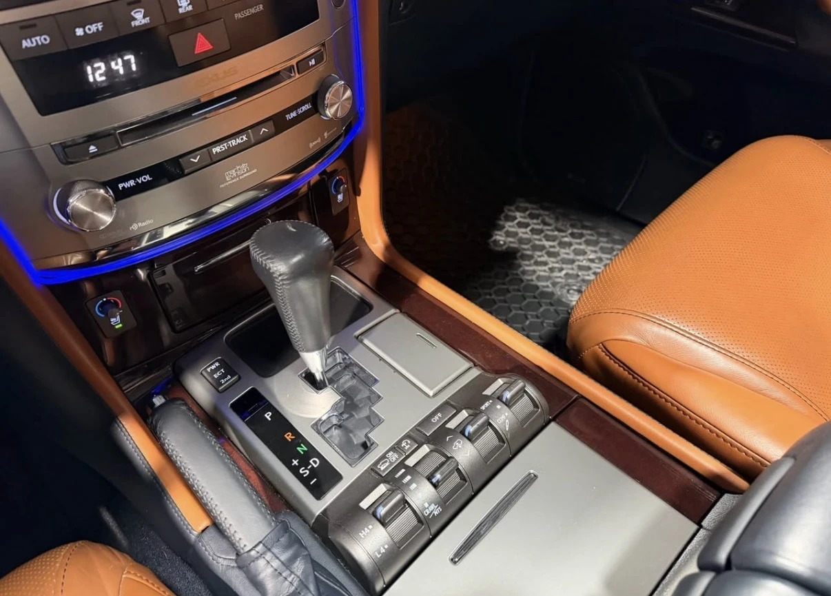 Lexus LX 570 7 МЕСТА * БЕЗ ИНЦИДЕНТИ * АДАПТИВНО ОКАЧВАНЕ * 4WD - изображение 10