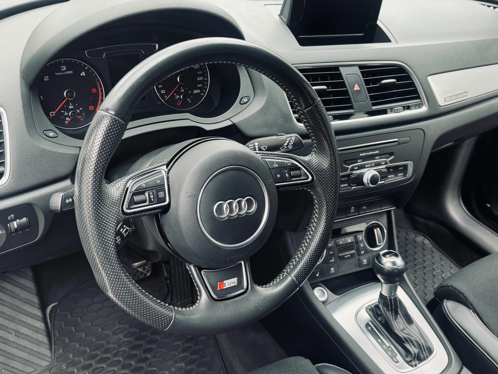 Audi Q3 S-line Quattro, снимка 6 - Автомобили и джипове - 54795708