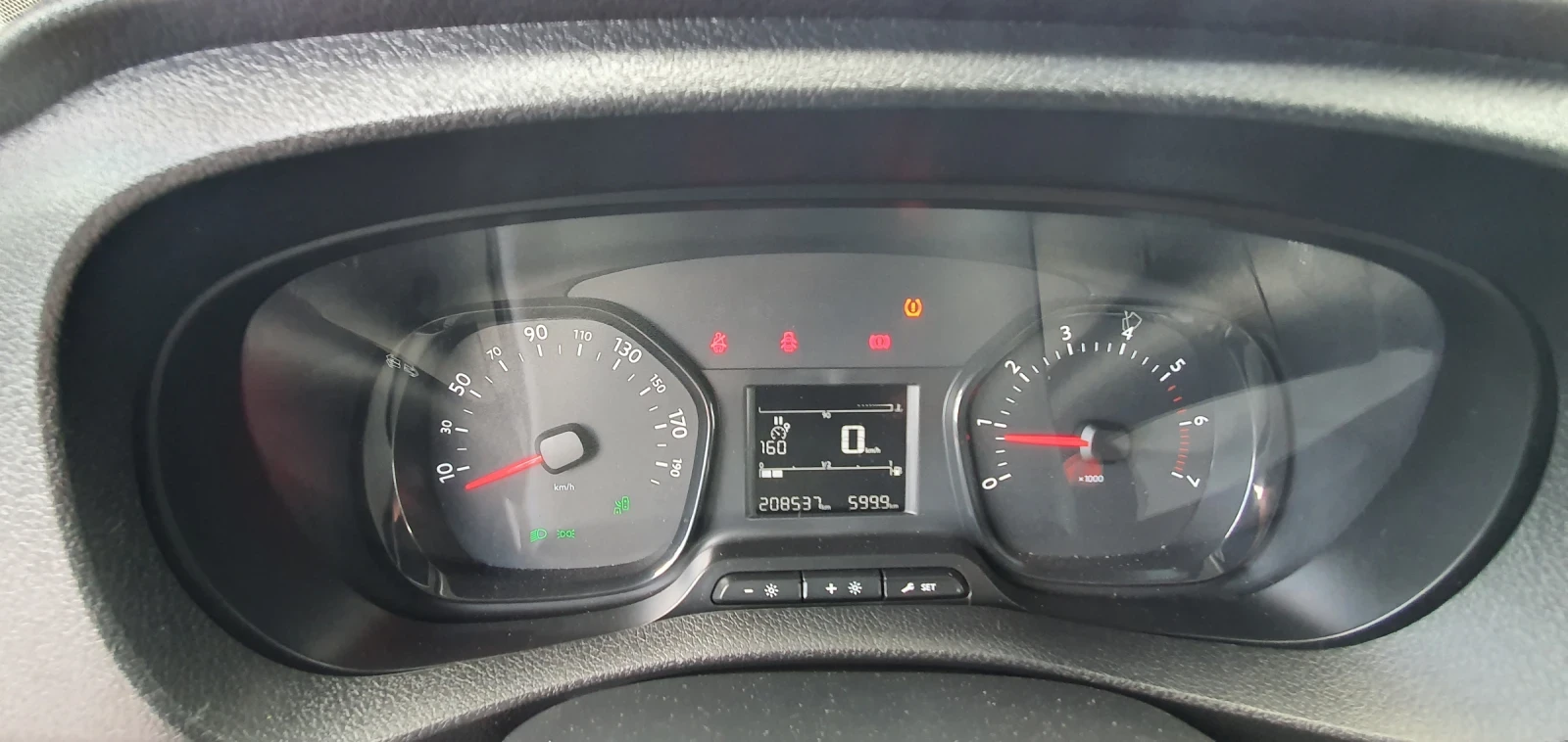 Citroen Jumpy Spacetourer 1.6E-hdi 6местен - изображение 10