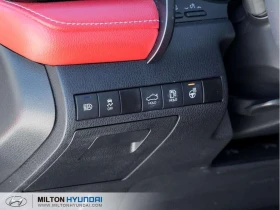 Toyota Camry * XSE| AWD| ONE OWNER| RED LEATHER| SUNROOF| HEATE, снимка 10