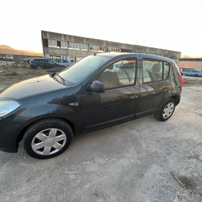 Dacia Sandero, снимка 2 - Автомобили и джипове - 48154594