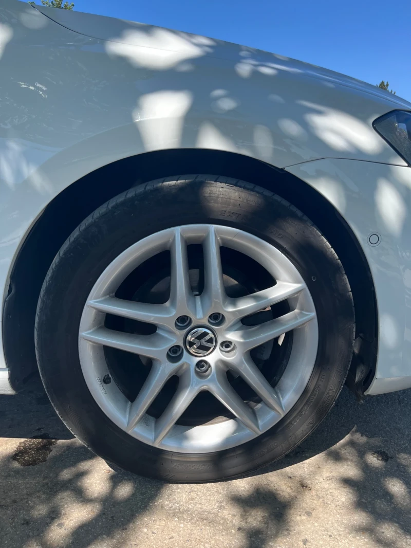 VW Golf 1.6 TDI, снимка 11 - Автомобили и джипове - 51003423