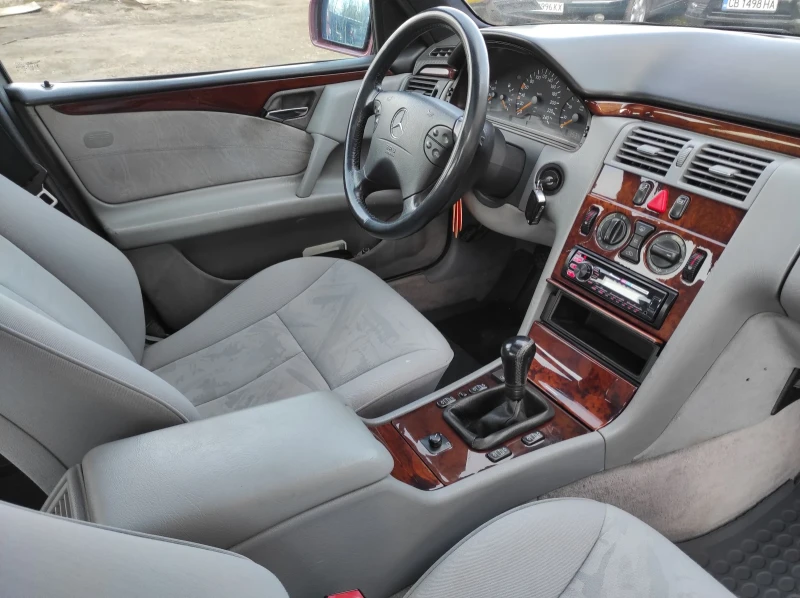 Mercedes-Benz E 230                                  /// BENZIN / GAS , снимка 11 - Автомобили и джипове - 50611629