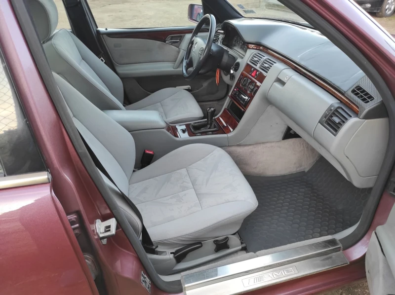 Mercedes-Benz E 230                                  /// BENZIN / GAS , снимка 10 - Автомобили и джипове - 50611629