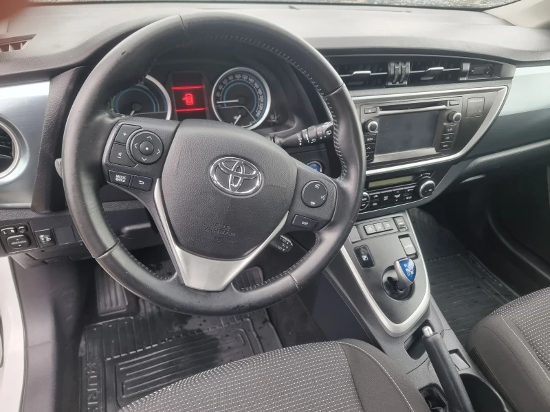 Toyota Auris 1, 8 Hibrid, снимка 14 - Автомобили и джипове - 53484488