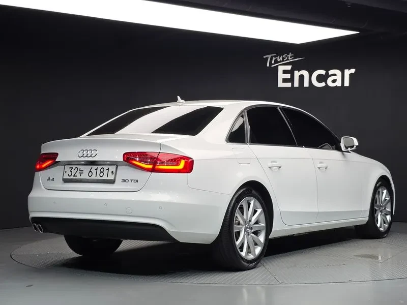 Audi A4 2.0 TDI - САМО 30% АВАНС, снимка 2 - Автомобили и джипове - 56114891