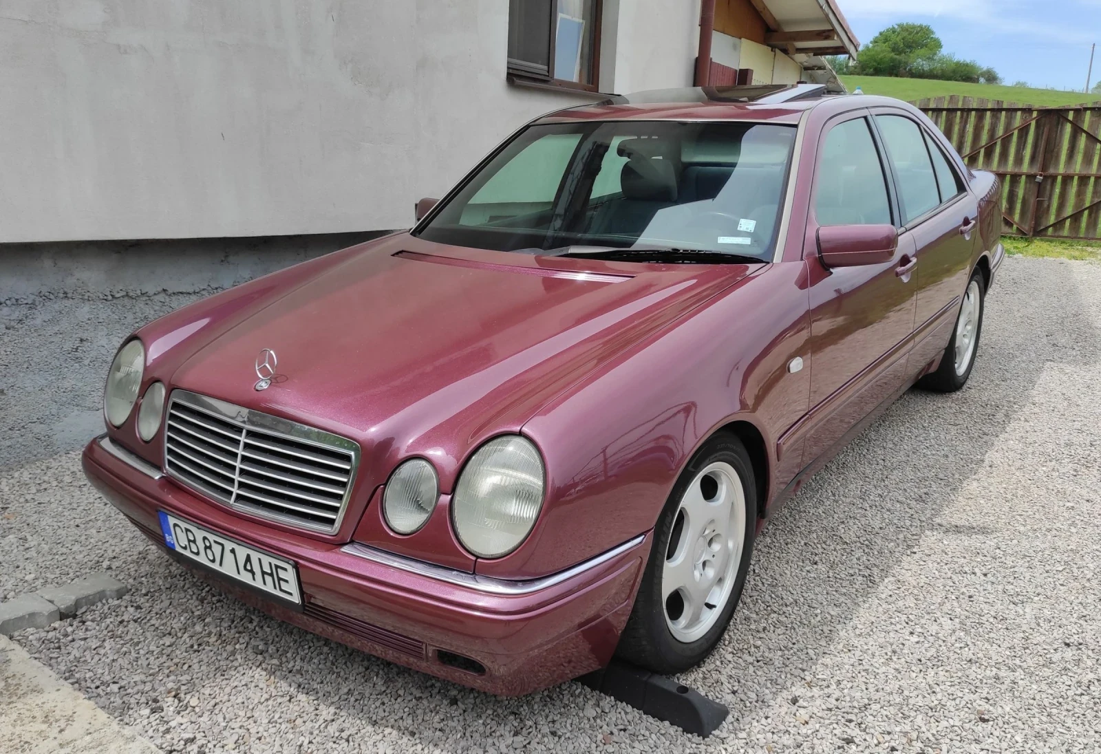 Mercedes-Benz E 230                                  /// BENZIN / GAS , снимка 1