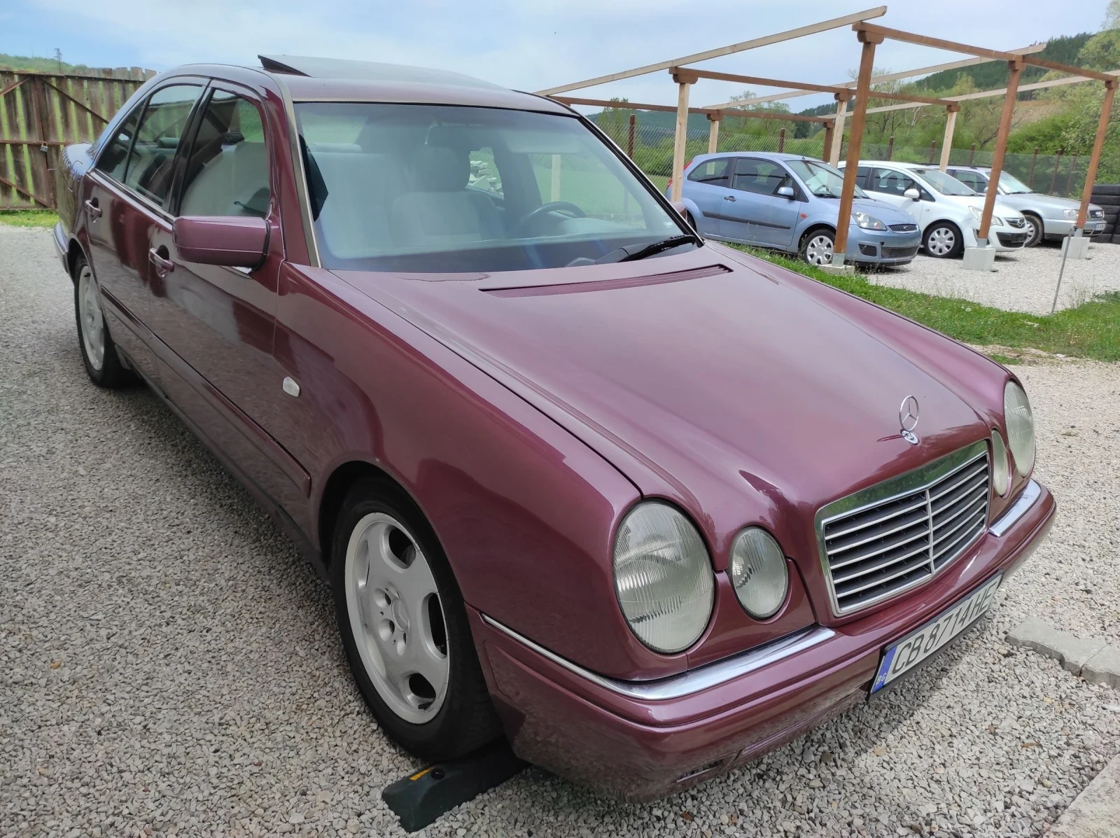 Mercedes-Benz E 230                                  /// BENZIN / GAS  - изображение 4
