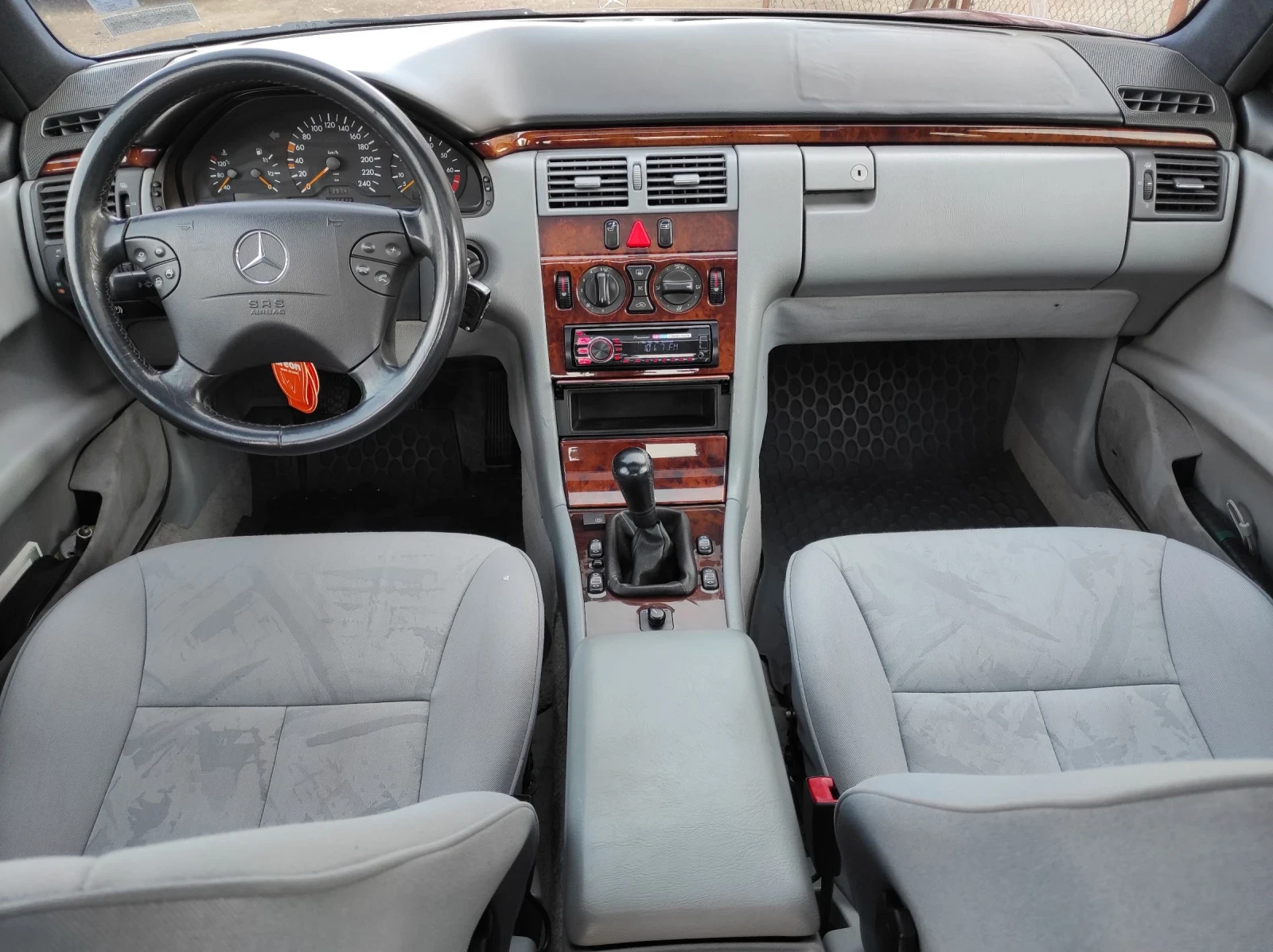 Mercedes-Benz E 230                                  /// BENZIN / GAS  - изображение 6