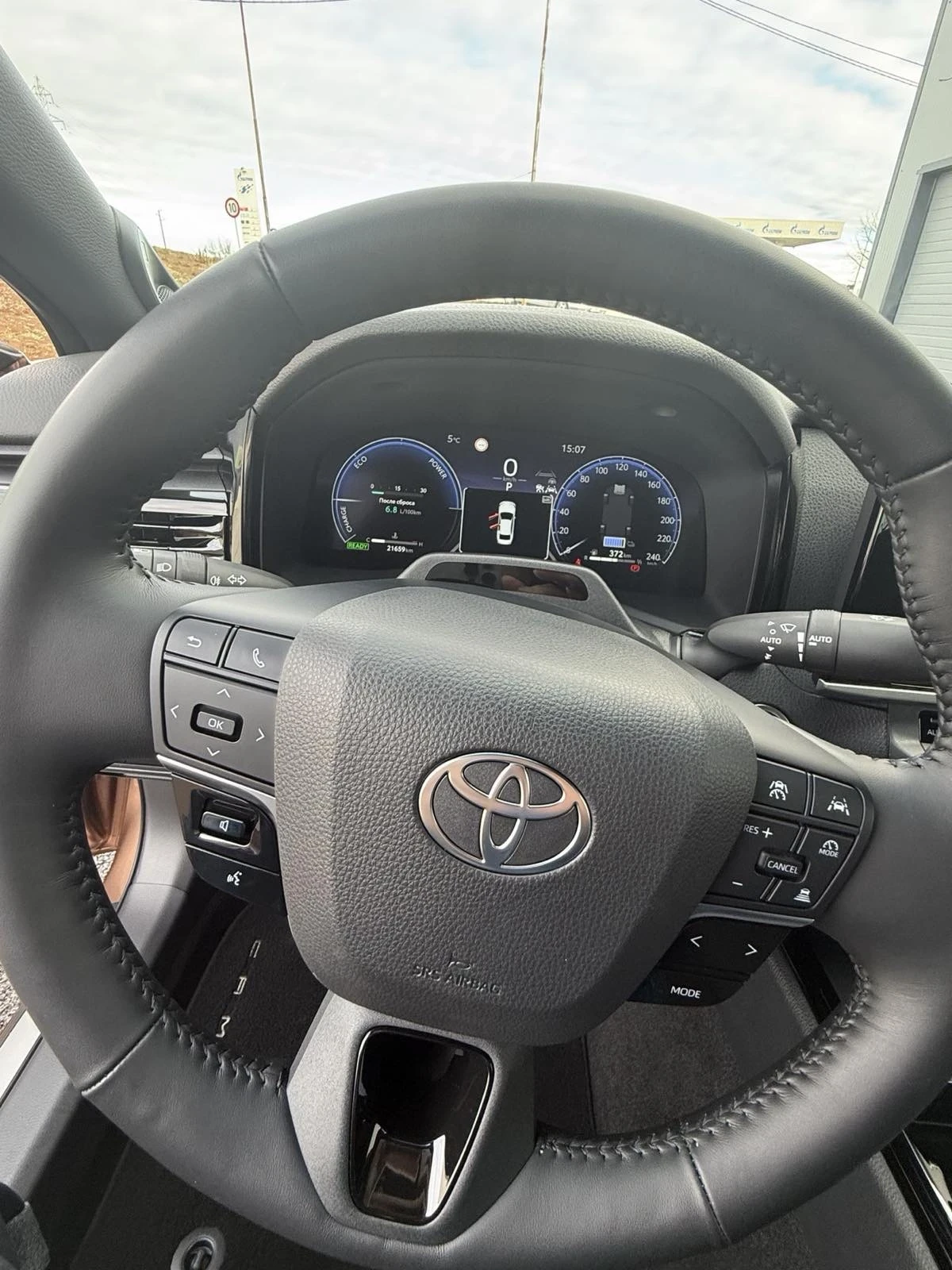 Toyota Camry 2.5H Luxury - изображение 10