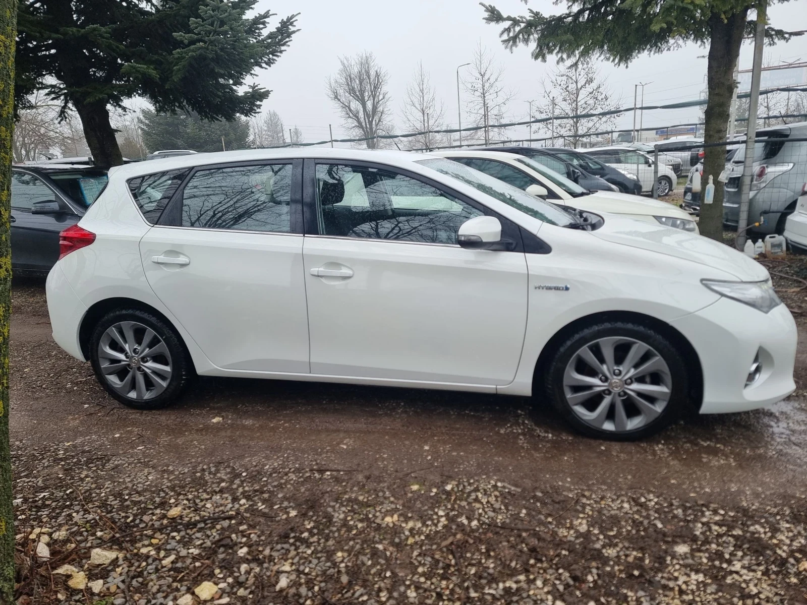 Toyota Auris 1, 8 Hibrid - изображение 4