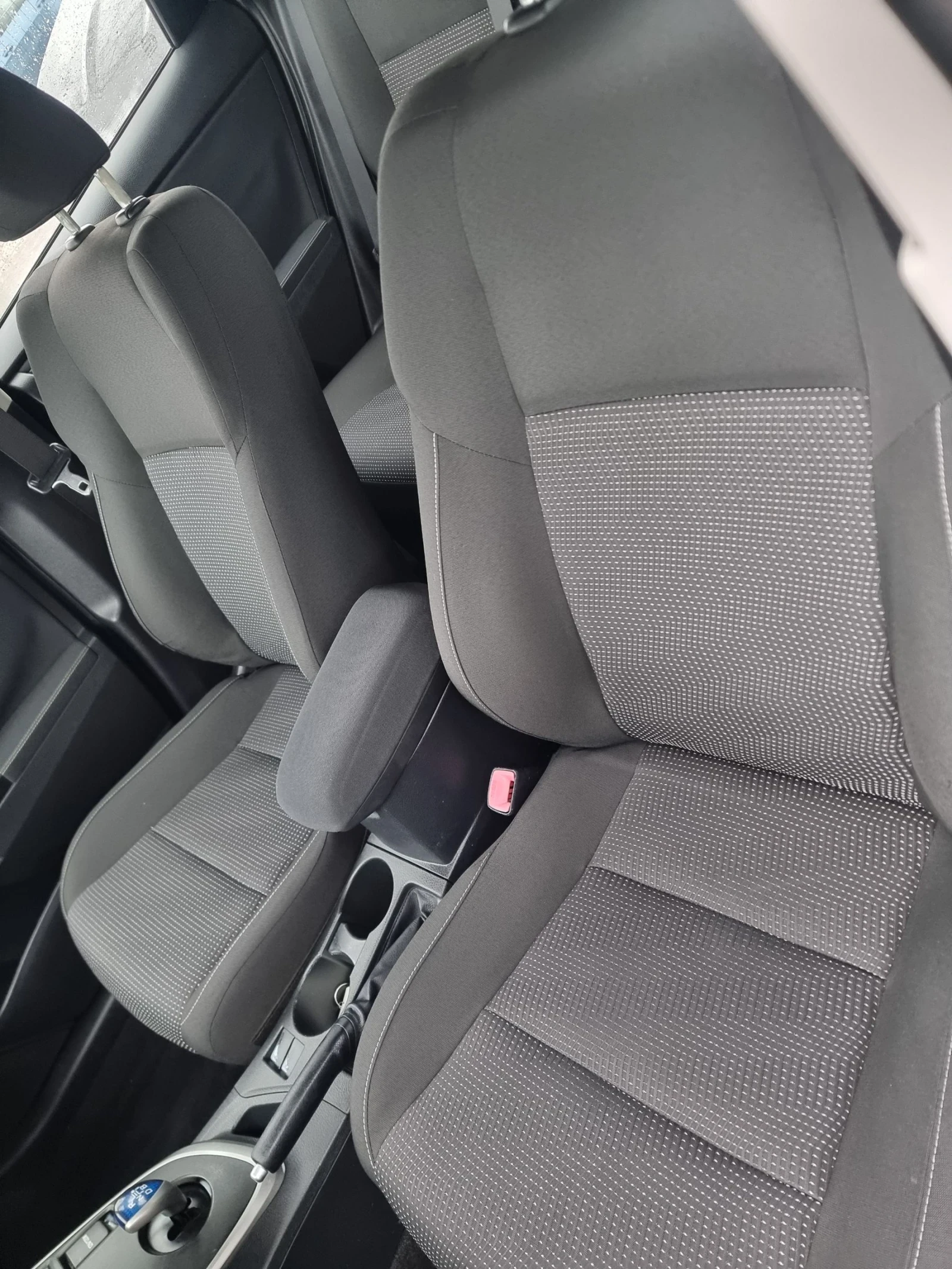 Toyota Auris 1, 8 Hibrid - изображение 10