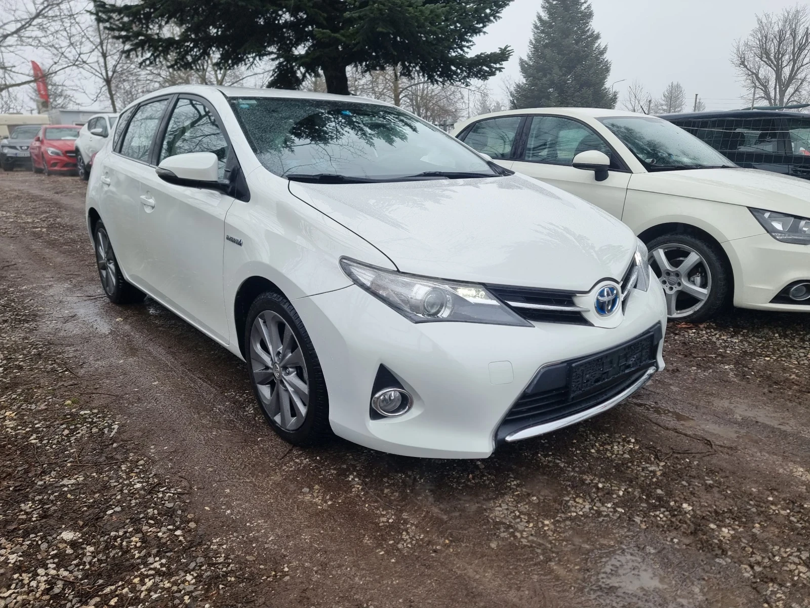 Toyota Auris 1, 8 Hibrid - изображение 3