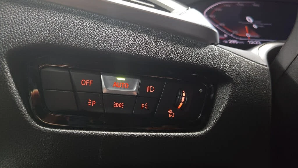 BMW 330 * xDrive * * HeadUp* AвтоКредит* (ЦЕНА ДО БГ), снимка 9 - Автомобили и джипове - 54167143