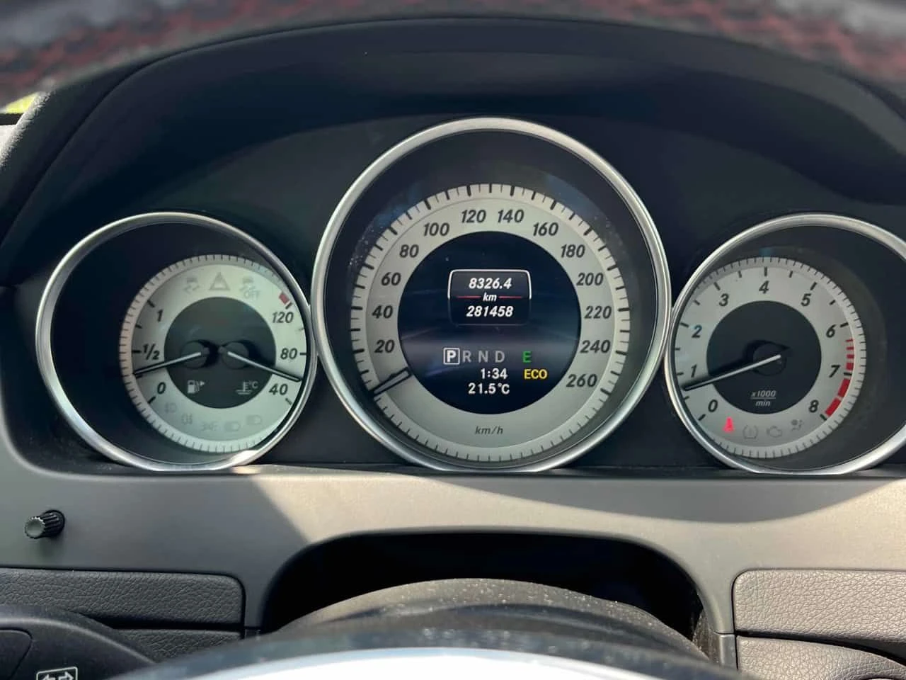 Mercedes-Benz C 350 AMG LINE/CARFAX /Кожа/Нави/Подгрев/Пано/Клип, снимка 8 - Автомобили и джипове - 54529013