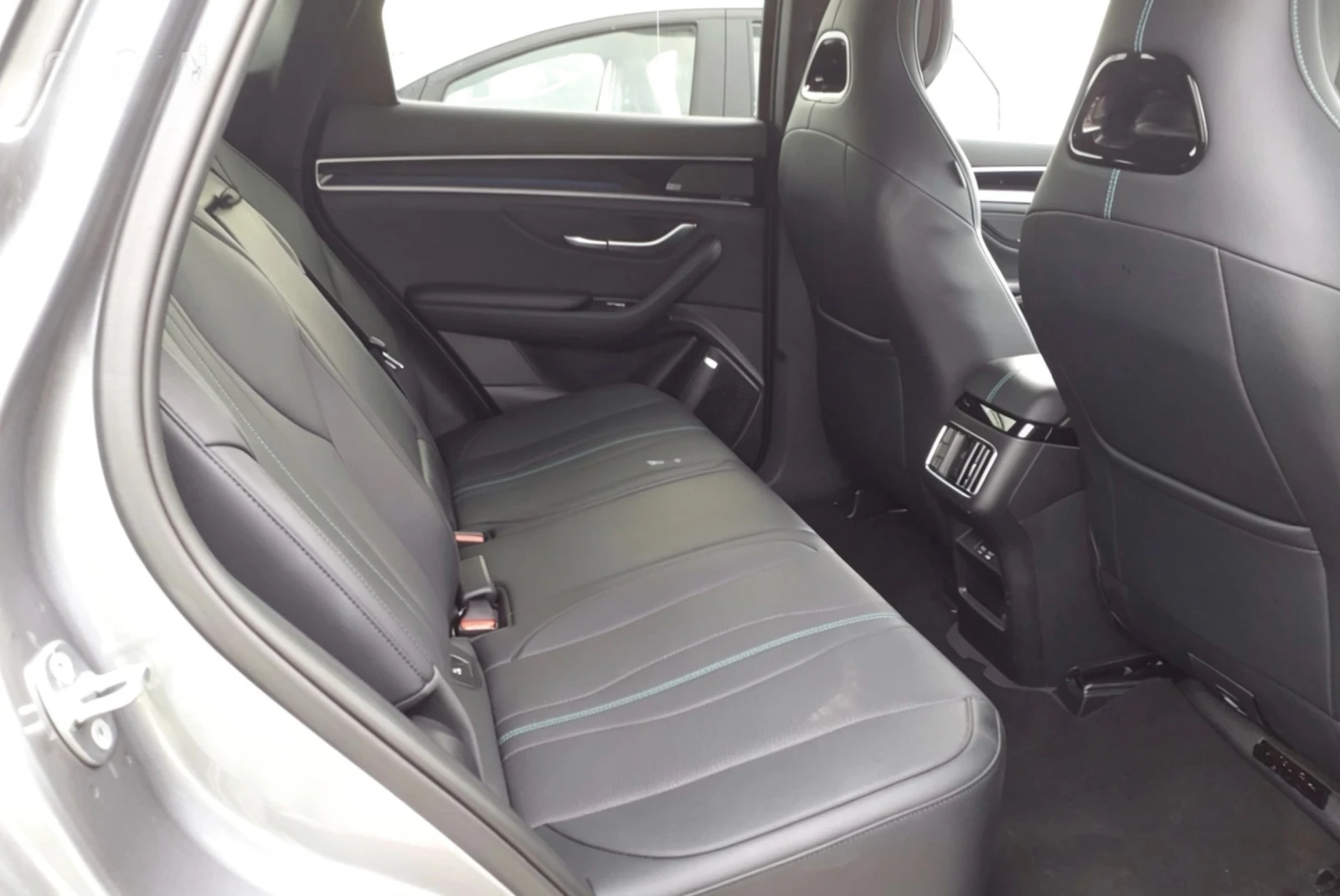 BYD Seal U DM-i 1.5 Boost/AWD/������/12672�� | Mobile.bg � ����������� 7
