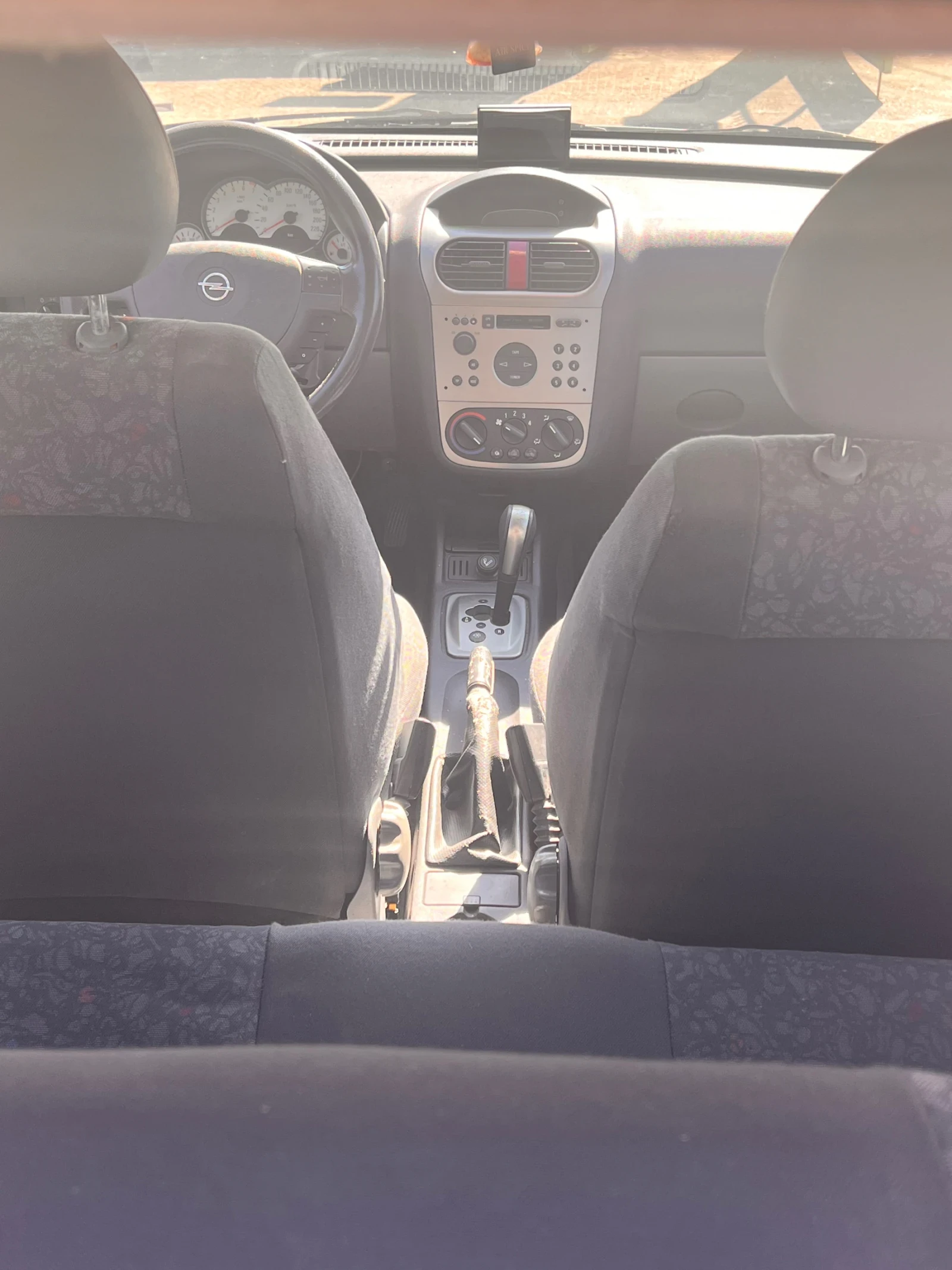 Opel Corsa 1.2, снимка 13 - Автомобили и джипове - 55185642