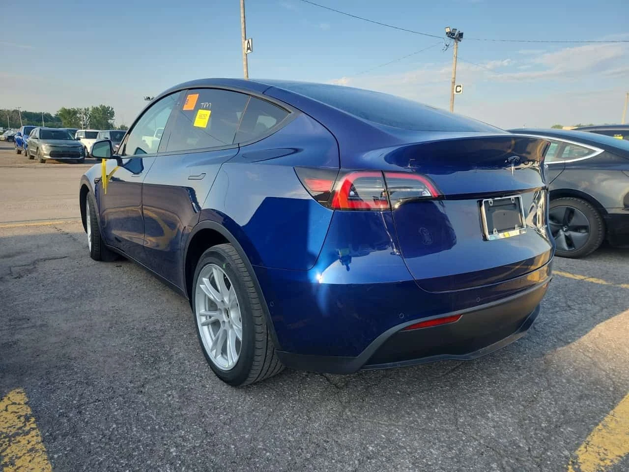 Tesla Model Y LONG RANGE| AUTOPILOT| HEATPUMP| PANO| CARFAX| , снимка 4 - Автомобили и джипове - 55583290