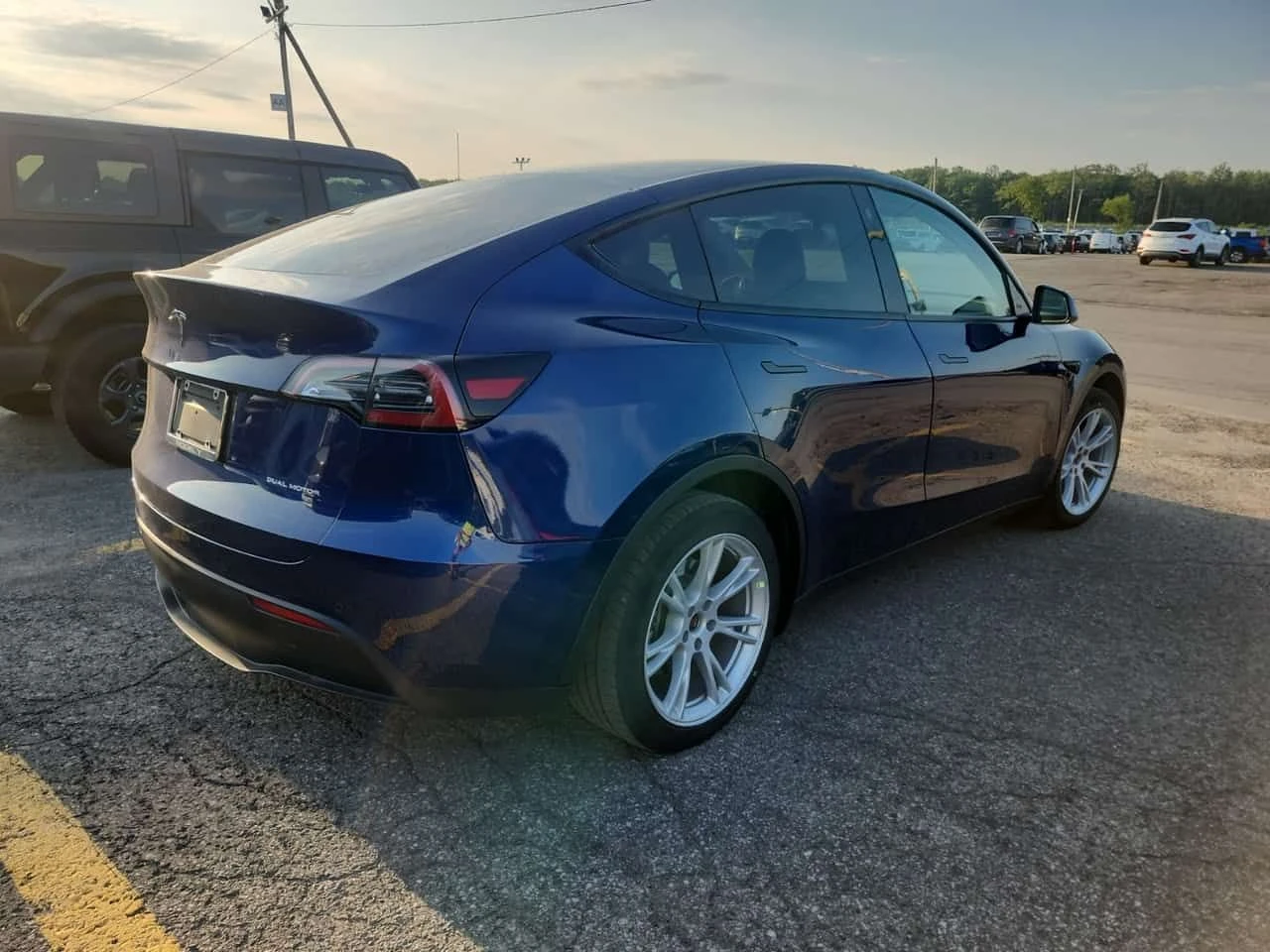 Tesla Model Y LONG RANGE| AUTOPILOT| HEATPUMP| PANO| CARFAX| , снимка 3 - Автомобили и джипове - 55583290