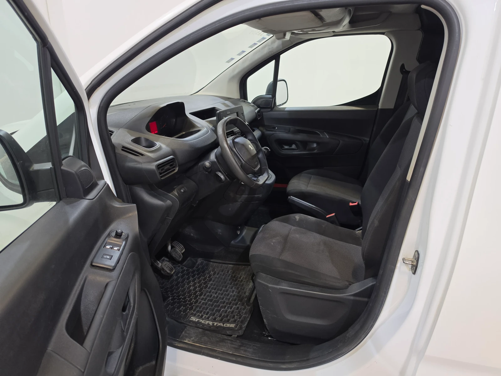 Peugeot Partner 1.5 BlueHDI Клима, снимка 10 - Автомобили и джипове - 55645715