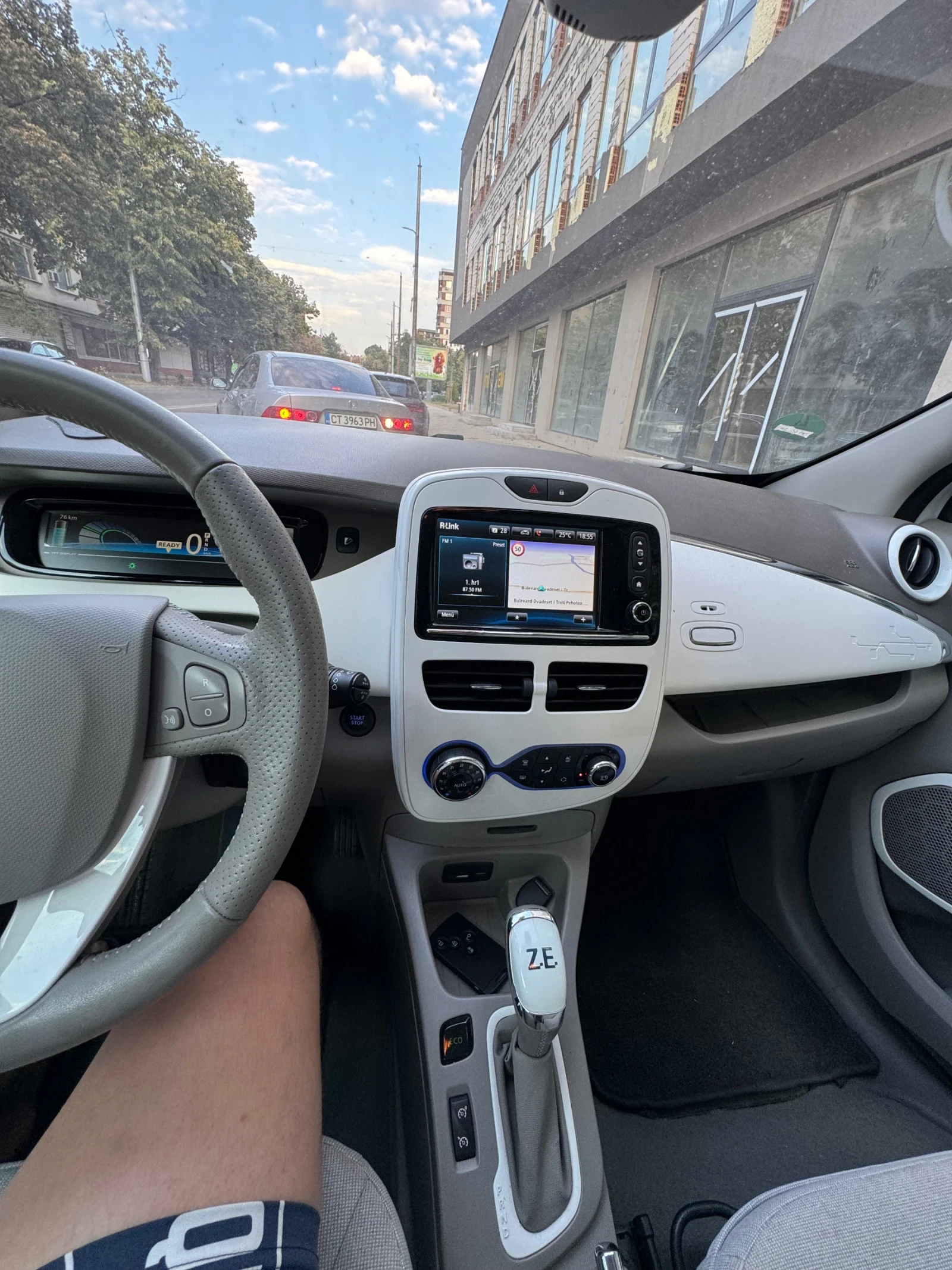 Renault Zoe, снимка 9 - Автомобили и джипове - 55827563