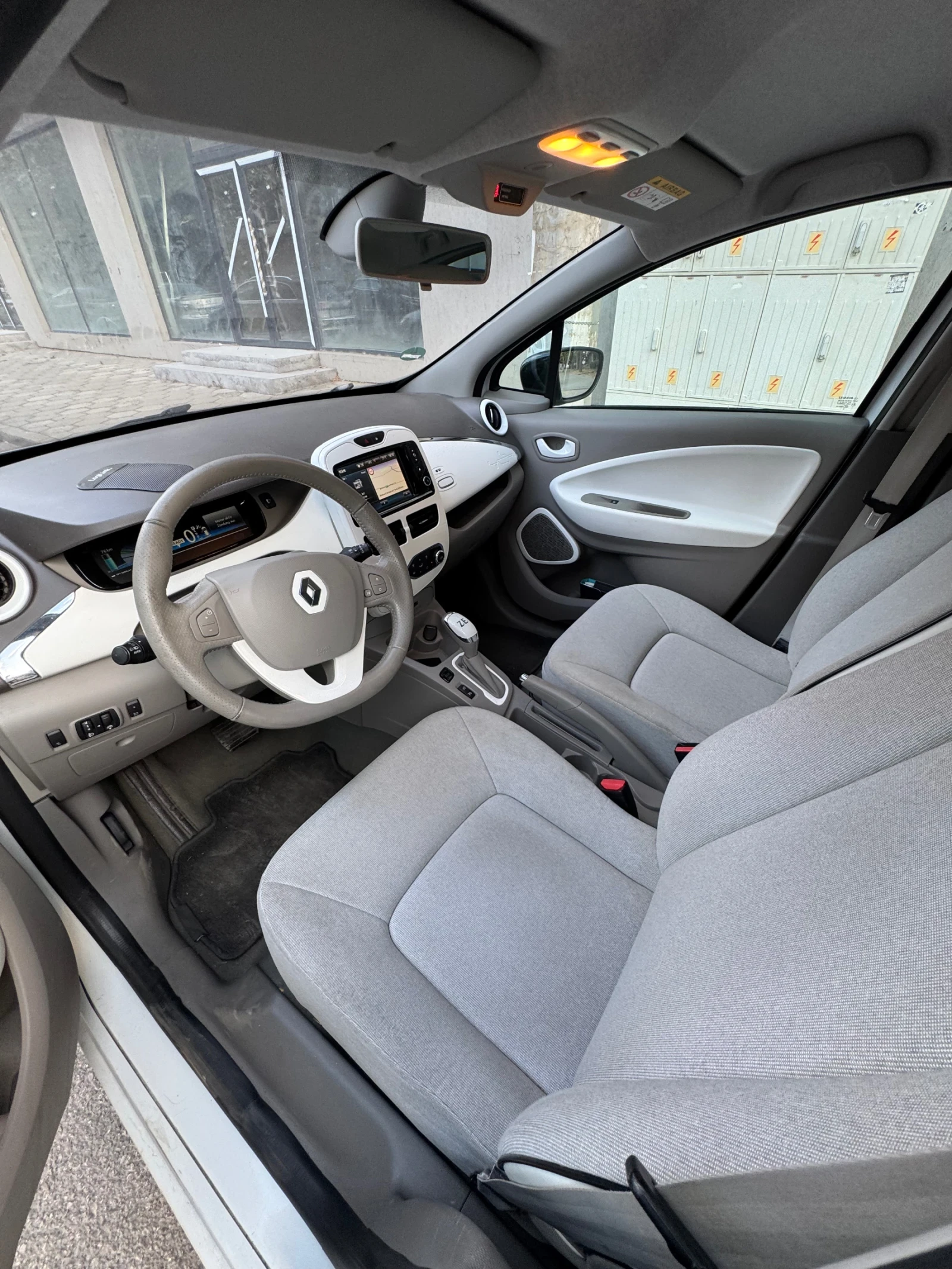 Renault Zoe, снимка 11 - Автомобили и джипове - 55827563