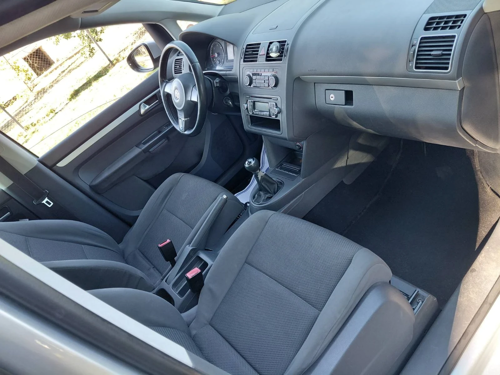VW Touran 1.6dizel 105ks 2012god- Top, снимка 12 - Автомобили и джипове - 56119147