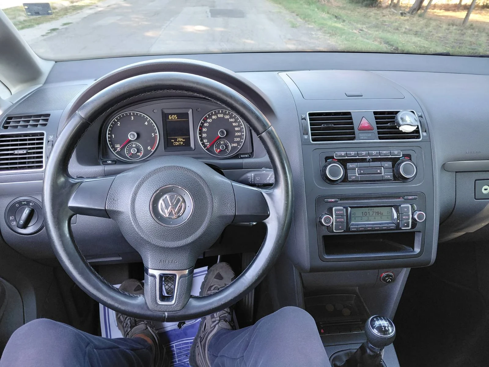 VW Touran 1.6dizel 105ks 2012god- Top, снимка 9 - Автомобили и джипове - 56119147