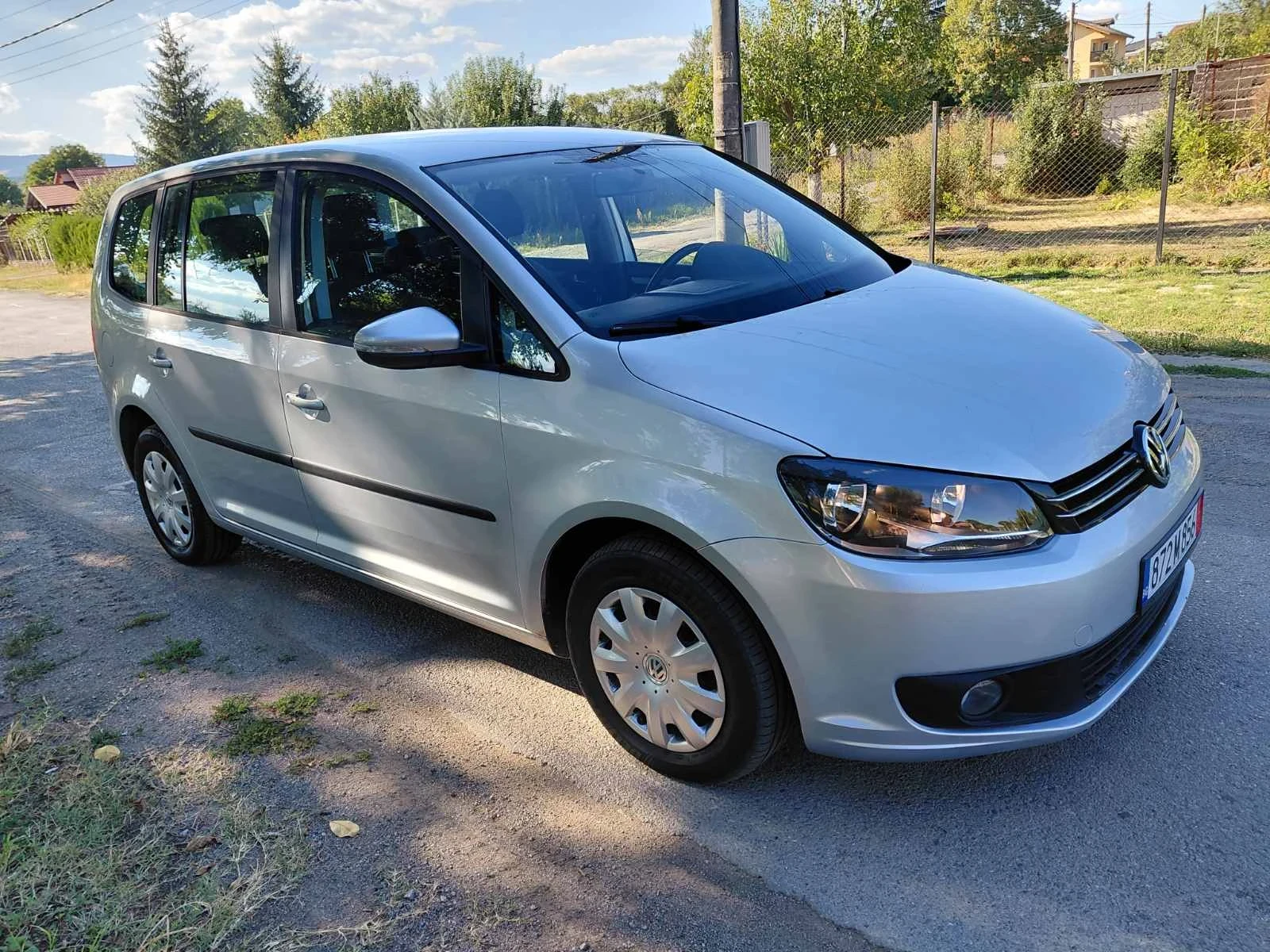 VW Touran 1.6dizel 105ks 2012god- Top, снимка 4 - Автомобили и джипове - 56119147