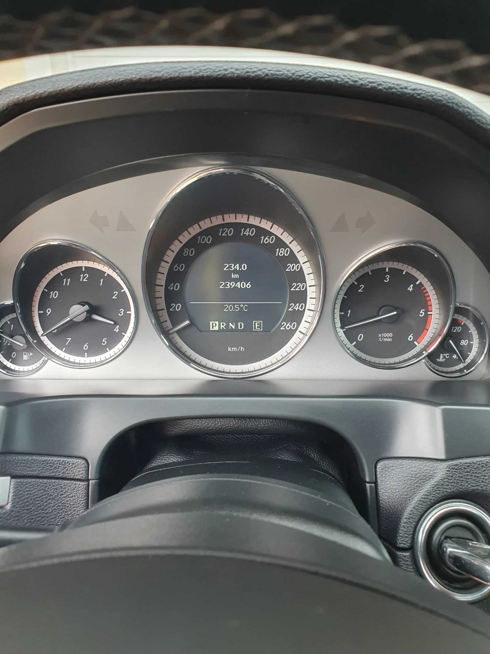 Mercedes-Benz E 350, снимка 13 - Автомобили и джипове - 56575956