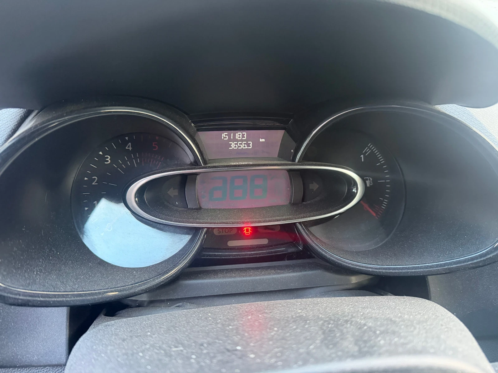 Renault Clio 5 врати, снимка 4 - Автомобили и джипове - 56683200