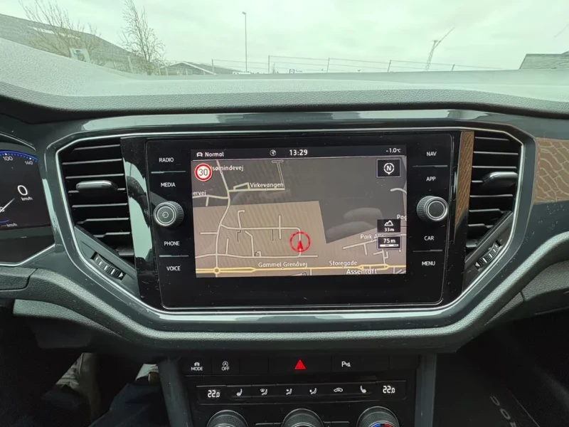 VW T-Roc R-Line 1.5benzin 150ps Aut. DK, снимка 13 - Автомобили и джипове - 53573545