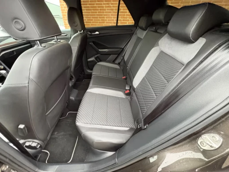 VW T-Roc R-Line 1.5benzin 150ps Aut. DK, снимка 11 - Автомобили и джипове - 53573545