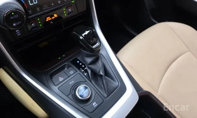 Toyota Rav4 HYBRID AWD* ОБДУХ* ПОДГРЕВ* JBL* АМБИЕНТ* 360* , снимка 11 - Автомобили и джипове - 55224323
