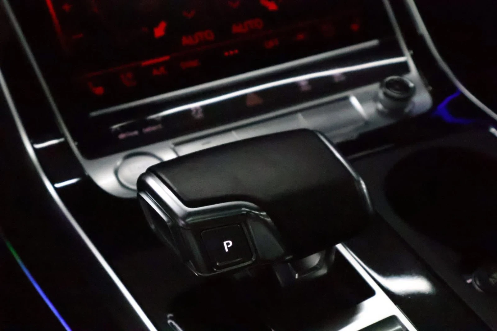Audi Q7, снимка 6 - Автомобили и джипове - 54457281