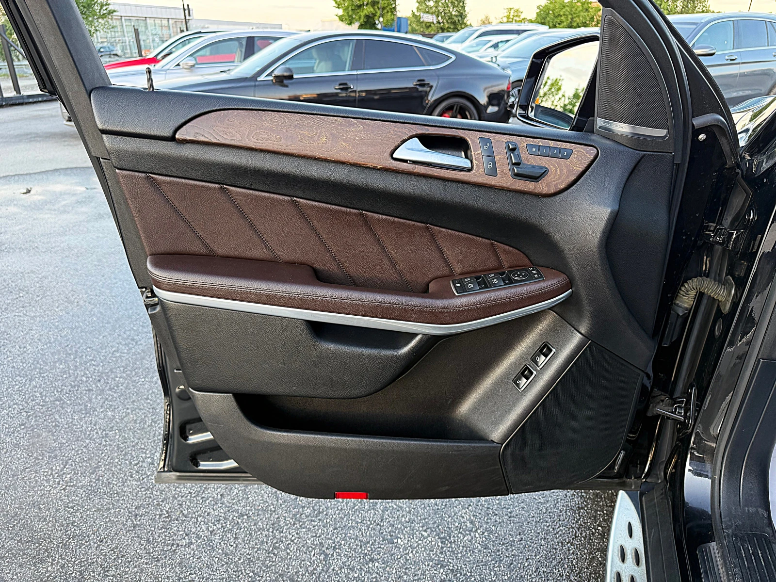 Mercedes-Benz GL 350 AMG-360KAMERI-VAKUM-PANORAMA-KEYLESS GO-7МЕСТА-FUL, снимка 8 - Автомобили и джипове - 54647148