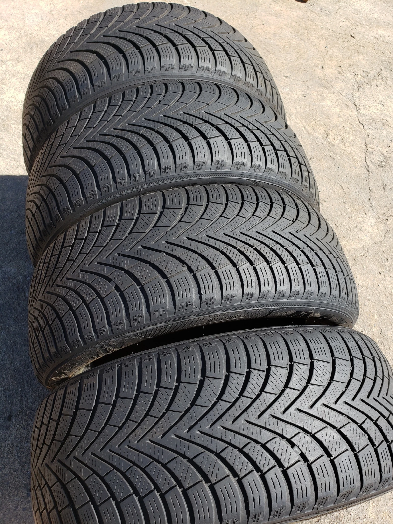 Гуми Зимни 215/55R17, снимка 4 - Гуми и джанти - 55989862