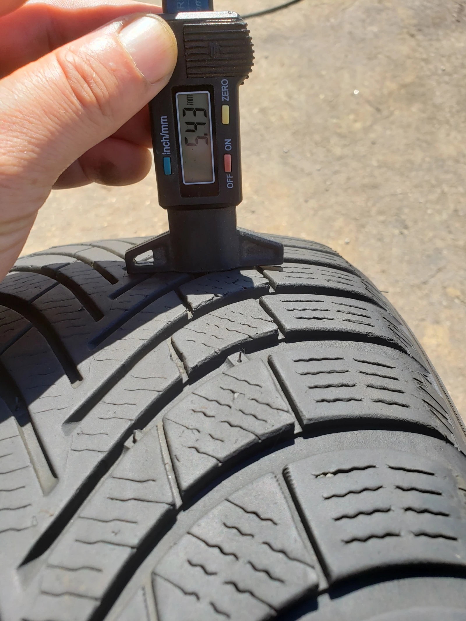 Гуми Зимни 215/55R17, снимка 8 - Гуми и джанти - 55989862