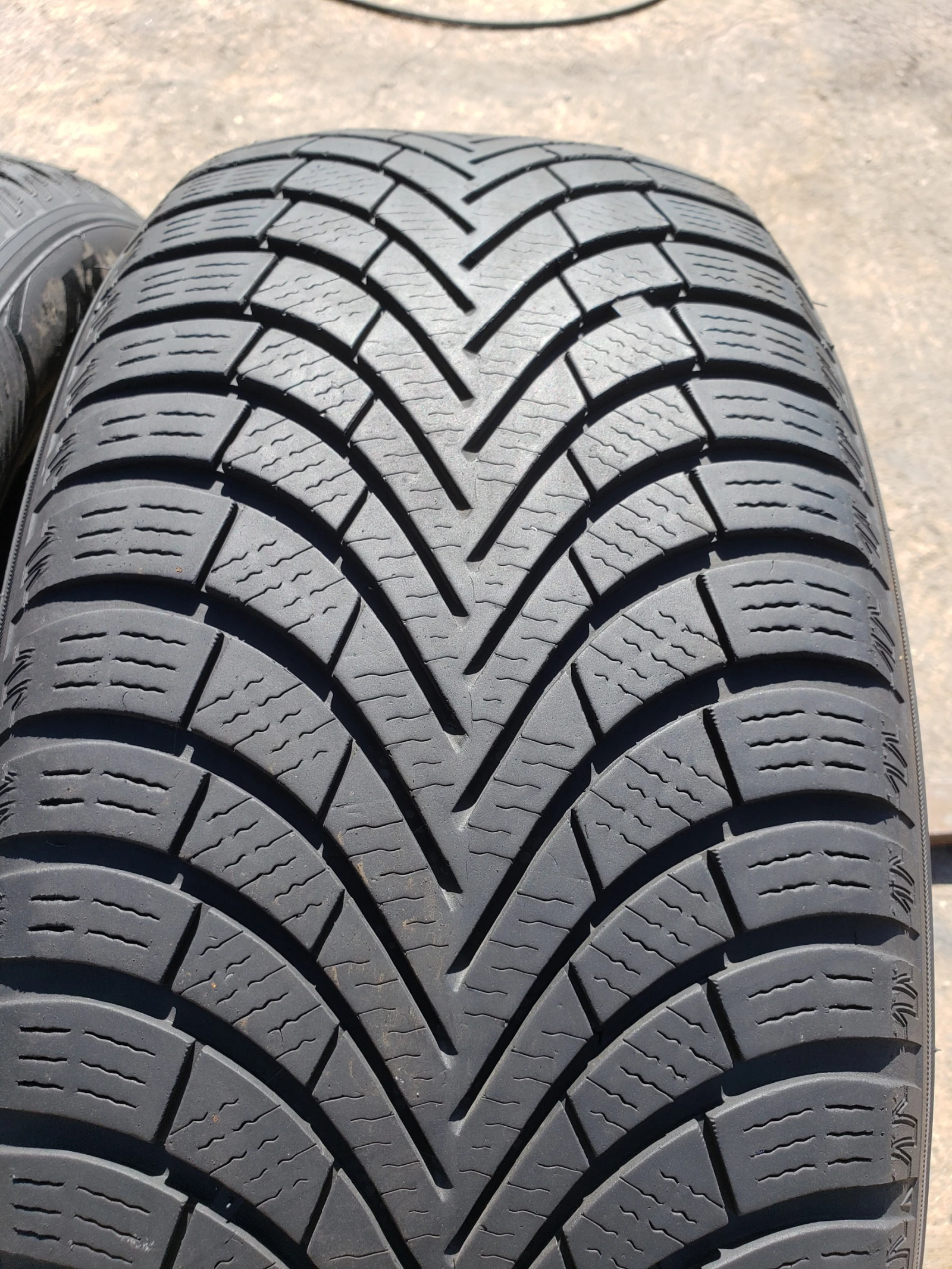 Гуми Зимни 215/55R17