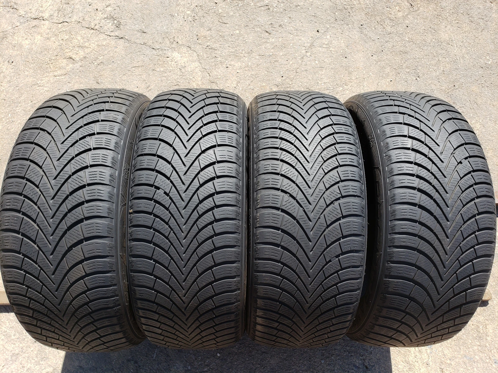 Гуми Зимни 215/55R17, снимка 2 - Гуми и джанти - 55989862