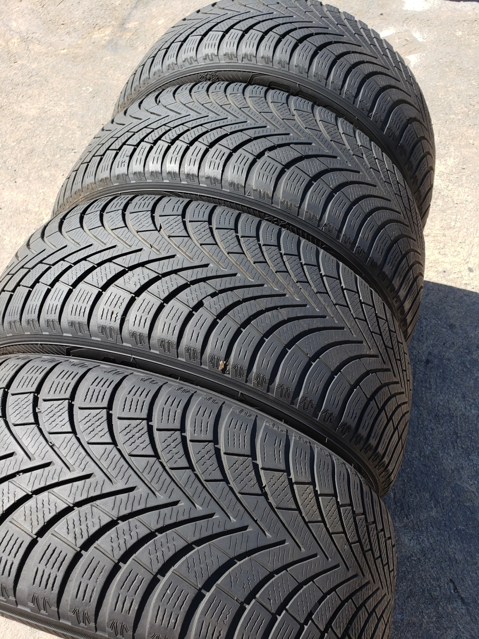 Гуми Зимни 215/55R17, снимка 3 - Гуми и джанти - 55989862