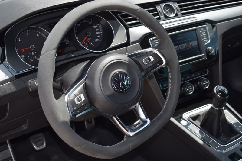 VW Passat 1.6 TDI R-Line, снимка 12 - Автомобили и джипове - 46416496