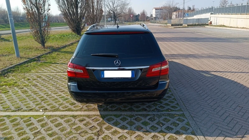 Mercedes-Benz E 220, снимка 3 - Автомобили и джипове - 49221801